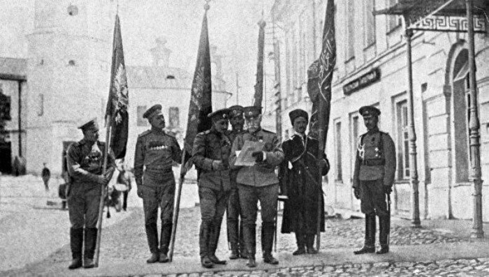 Первая Мировая, 16 февраля 1916 года Кавказская армия генерала Юденича разгромила Турецкую 3-ю армию и взяла штурмом крепость Эрзерум.