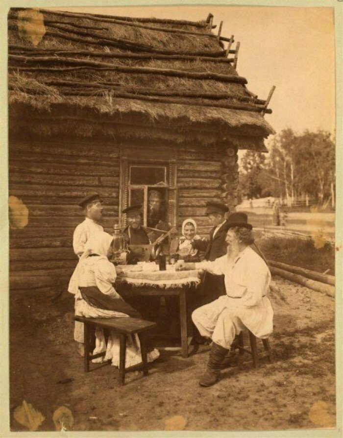 Суббота в русской деревне. Крепостное право уже отменено. Российская империя, 1860-е.
