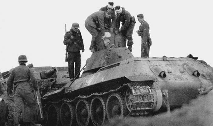 18 октября 1941 года советский танк Калинин вышел из строя. Экипаж взят в плен. Дальнейшая судьба неизвестна.