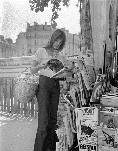 Актриса Джейн Биркин делает покупки в Париже. Июнь 1970