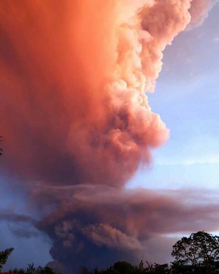 Ужас, страх и красота: вся мощь вулкана Тааль в фотографиях