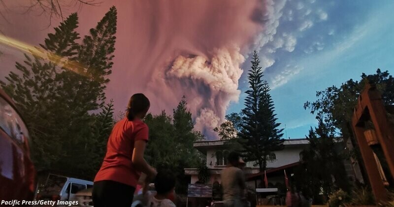 На Филиппинах ожил вулкан, 500 тысяч человек в опасности