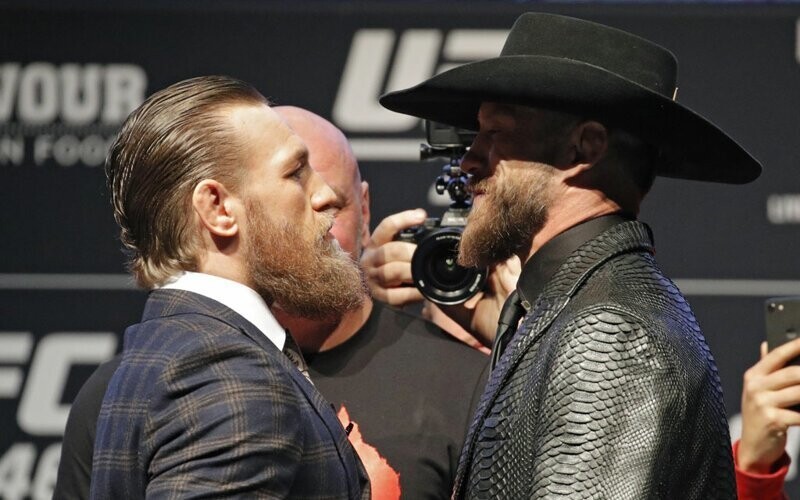 Макгрегор и Серроне провели дуэль взглядов перед боем на UFC 246