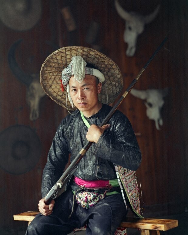 Мужчина из племени стрелков Биаша Мяо, Китай