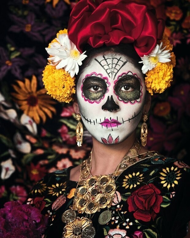 Раскрашенная женщина из племени сапотеков, Мексика