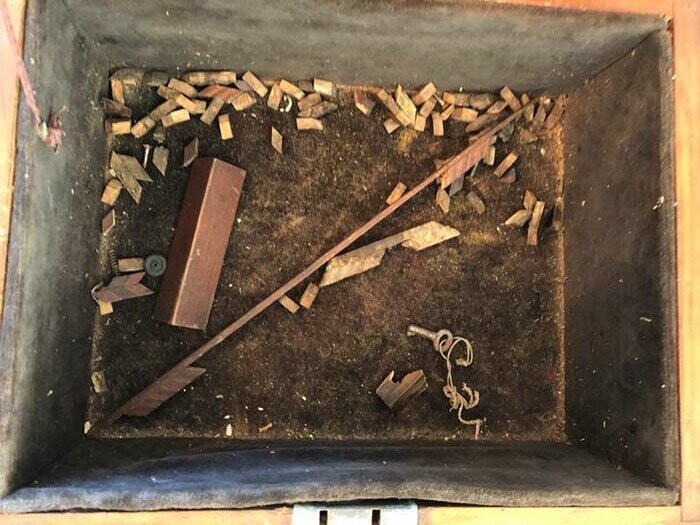 Грабитель банков спрятал что-то в двух коробках 100 лет назад, а его праправнук их открыл
