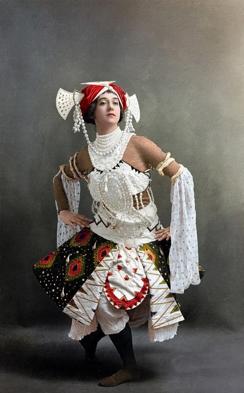 Тамара Карсавина в костюме невесты из балета