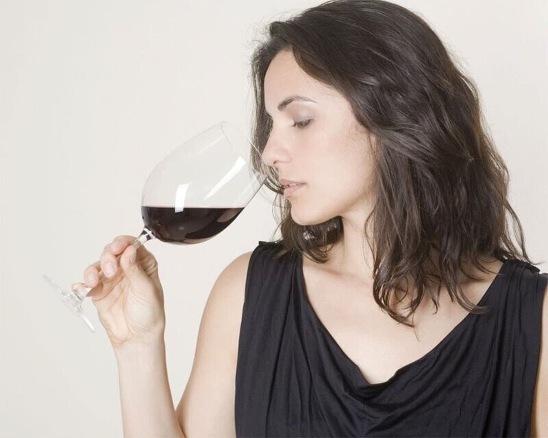 Ученые выяснили, что красное вино снижает риск возникновения кариеса