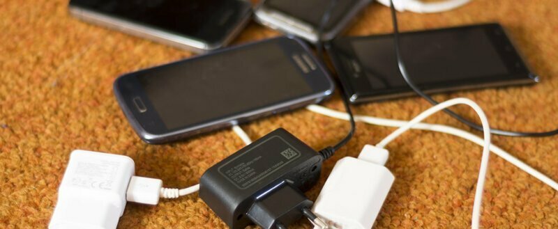 Почему  USB-зарядки могут убить