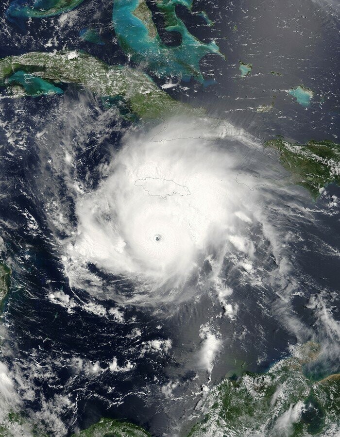 5. Ураган «Эмили» (NASA/Jeff Schmaltz)
