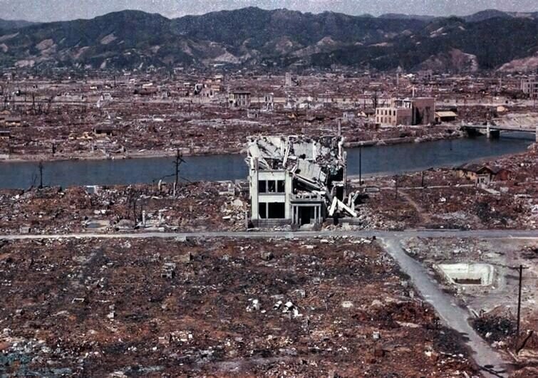 Цветная фотография разрушенной Хиросимы, март 1946 года
