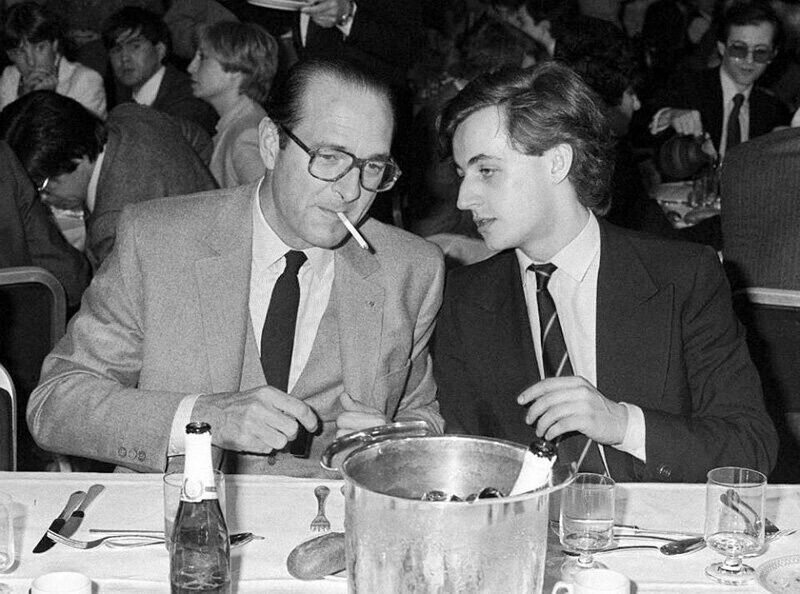 Мэр Парижа Жак Ширак и молодой Николя Саркози, возглавлявший молодёжный комитет по поддержке Жака Ширака на президентских выборах. Франция, 1981 год.
