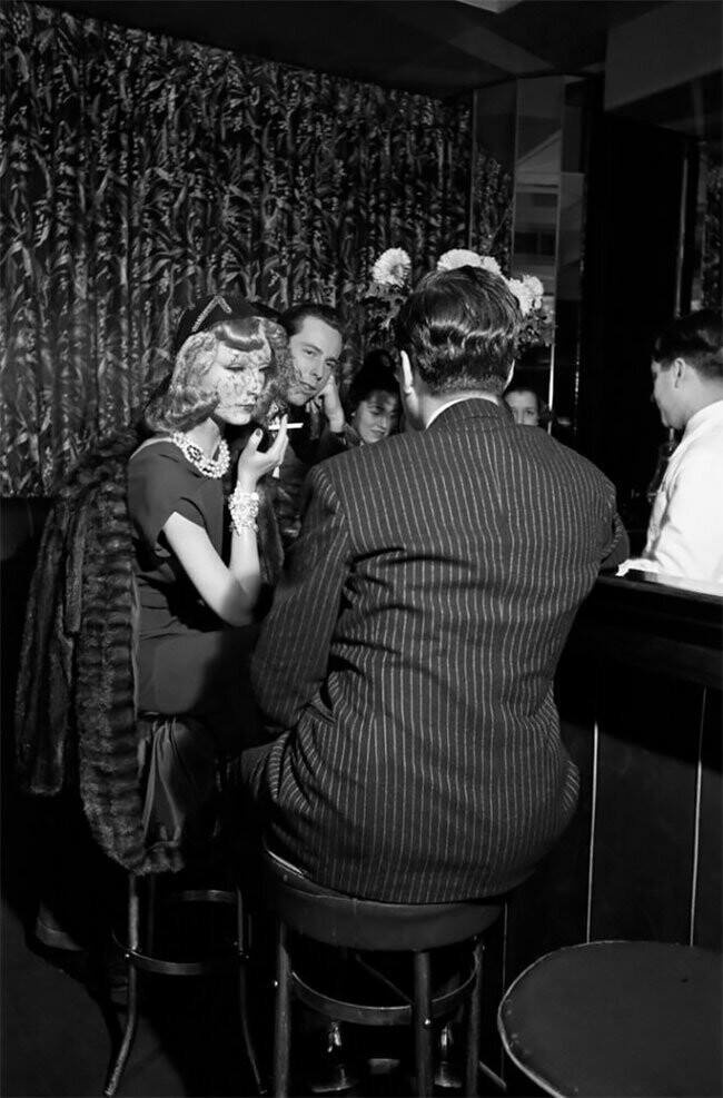 Синтия в баре, 1937 г.