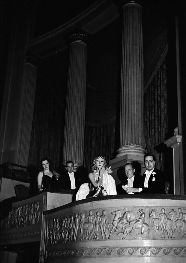 В театре "Бродхерст" в Нью-Йорке, 1939 г.