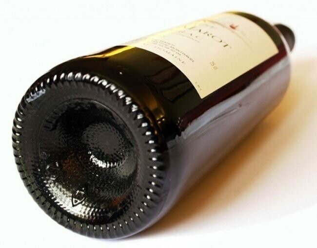 Пунт — нижняя часть бутылки вина.