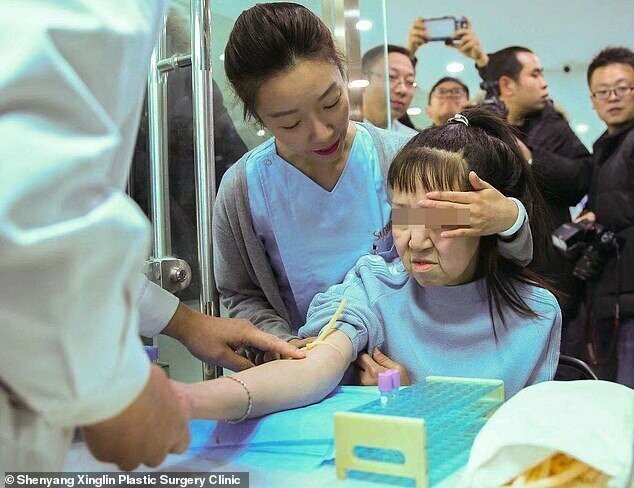 Сяо Фэн все еще восстанавливается после операции и готовится встречать с родителями наступающий китайский Новый год
