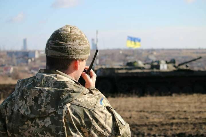 Участники боевых действий в Донбассе устроили перестрелку из-за Порошенко