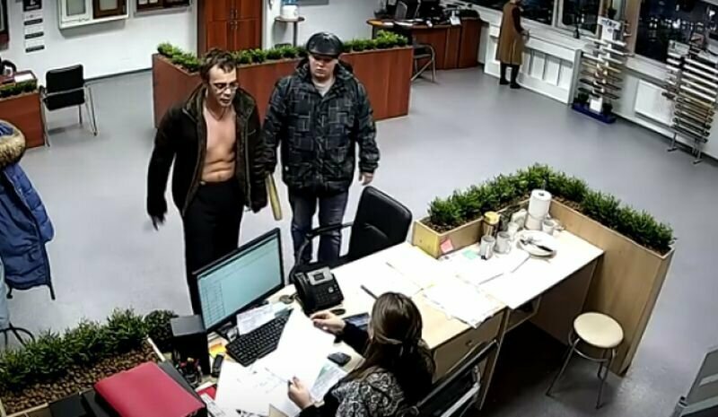 Мужчины с ножом и битой грозили расстрелять офис в Петрозаводске из гранатомета