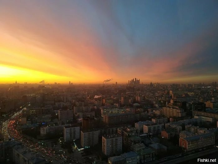 Вид на Москву с 29 этажа гостиницы "Красные холмы" (самая высокая башня на че...