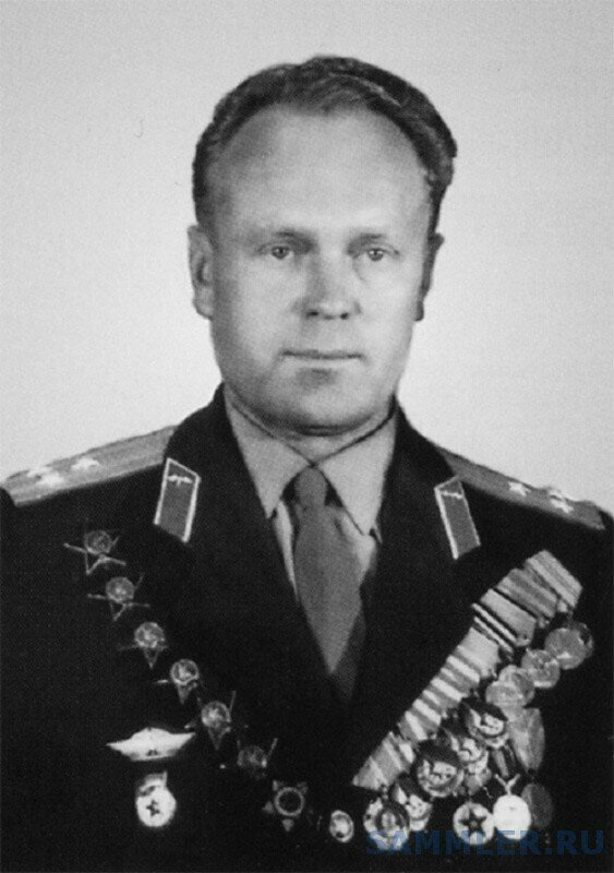 Пётр Петрович Панченко— советский лётчик, Заслуженный военный лётчик СССР, полковник, кавалер шести орденов Красной Звезды.