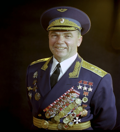 Кавалер семи орденов Красного Знамени генерал-полковник авиации Кожедуб И.Н.