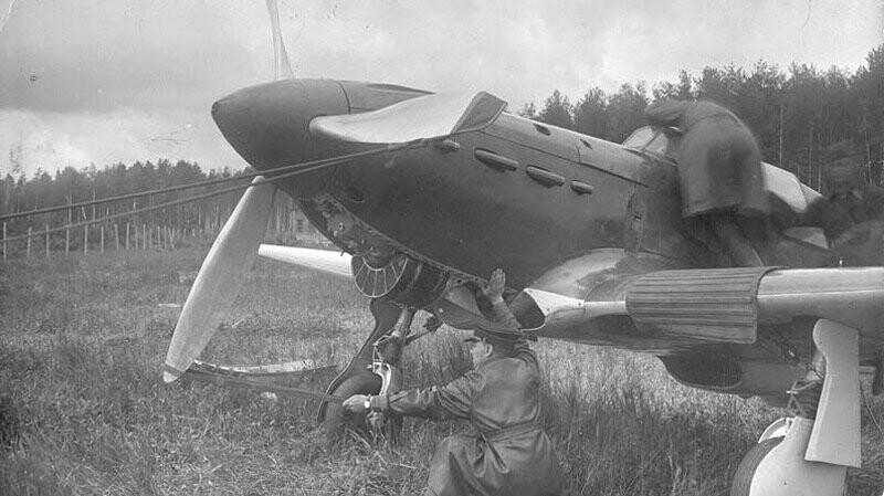 История истребителя Як-1, часть 4: как машину вводили в серию, боевой путь первых лётчиков