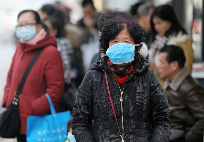 "Он же из Китая, сломается быстро": последние новости и мемы о коронавирусе