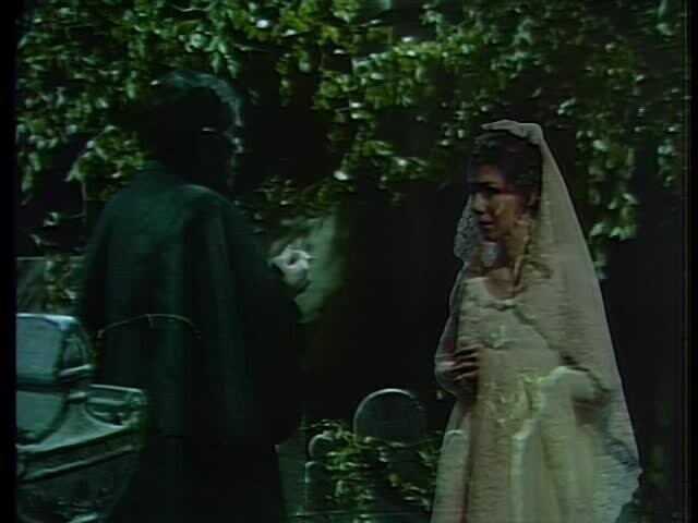 На фото Жозетта призывает Барнабаса Коллинза забыть ее и продолжать жить своей жизнью ( сериал 1966-1970 г.г.,эпизод 948)