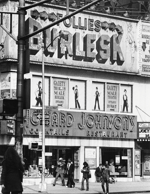 Реклама мужского бурлеска "Gaiety Male Theater", пересечение 46-й улицы и Бродвея, Нью-Йорк, 1978 г.