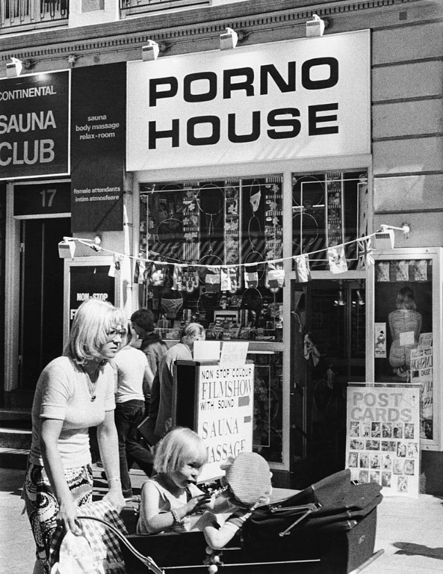 Секс-шоп и массажный салон под названием "Porno House", Нью-Йорк, 1975 г.