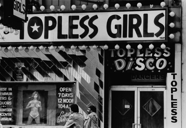 Вход на топлес-дискотеку, Нью-Йорк, 1980 г.