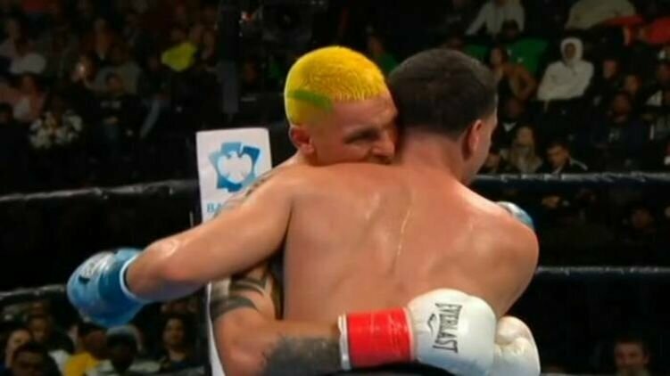 Украинский боксер с криком «Майк Тайсон!» укусил соперника во время боя