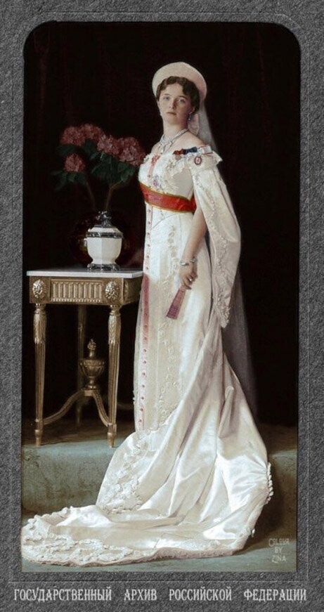 Великая Княгиня Ольга Николаевна первый и последний раз в полном парадном платье. Российская империя, 1913