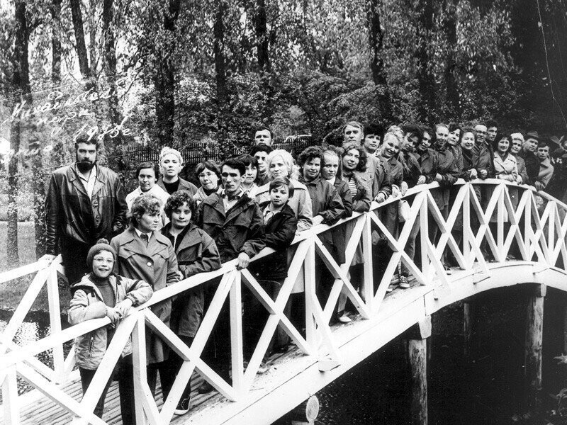 Экскурсовод Сергей Довлатов с группой туристов, 1976 год, Пушкинские Горы