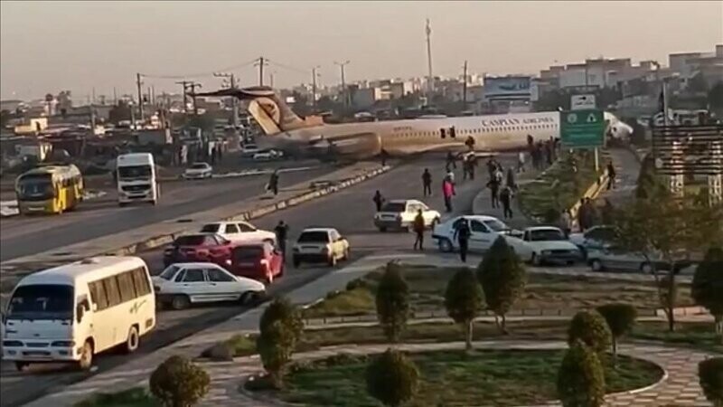 Иранские пилоты «проспали» ВПП и посадили пассажирский самолет на оживленной дороге