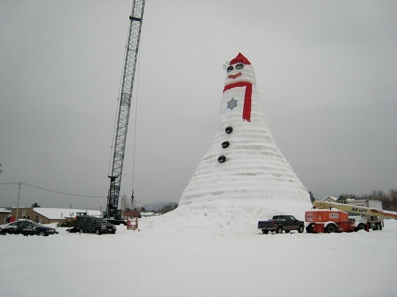 Самый высокий снеговик за всю историю наблюдений — 37 метров