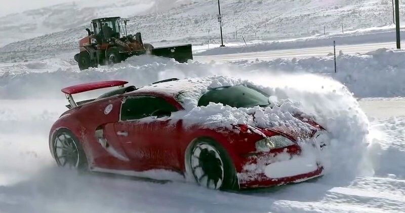 Суперкары Bugatti и Lamborghini порезвились в снегу