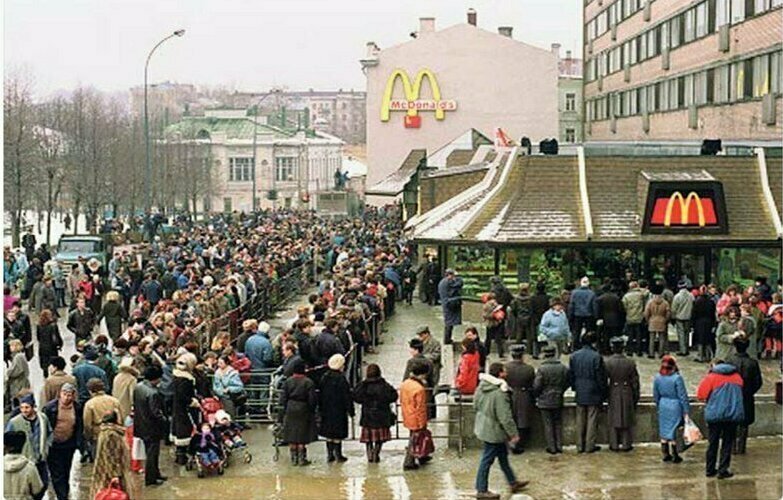 В честь юбилея «Макдоналдс» на Пушкинской возвращает цены 1990 года