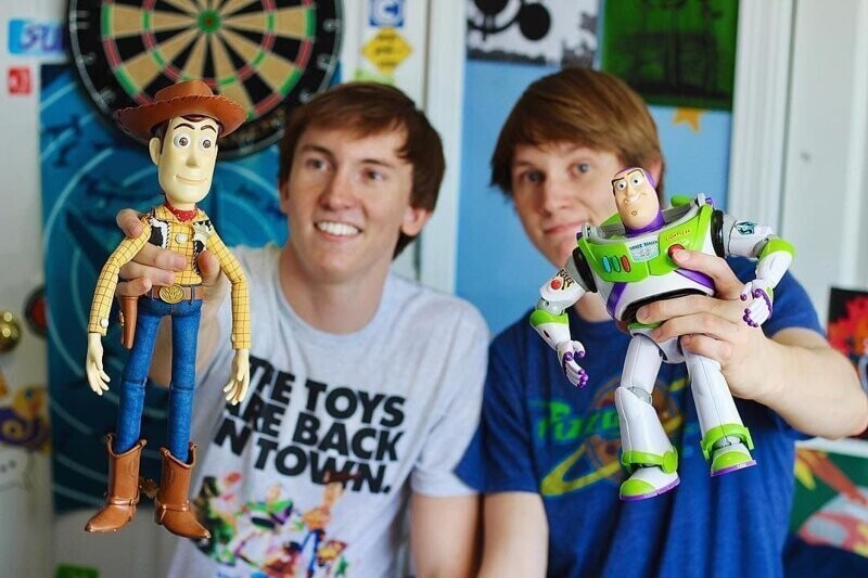 Два брата воссоздали комнату Энди из «Истории игрушек 3» и сняли ремейк