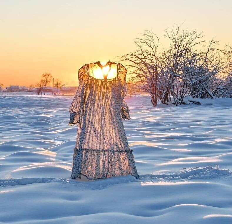 Жительница Якутии показала, что происходит с одеждой на морозе
