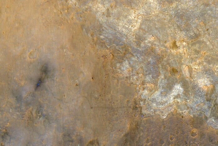 Снимок марсохода Curiosity, сделанный с орбиты Марса