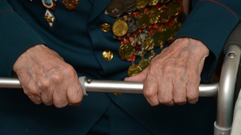 В Воронеже сиделка украла с карты 92-летнего ветерана 2,5 млн рублей
