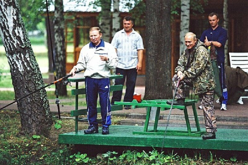 2002 год. Владимир Путин и Леонид Кучма рыбачат в Тверской области