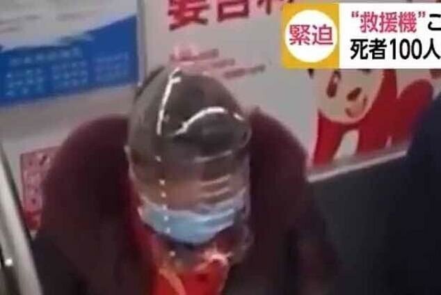 Китайцы лезут от вируса в бутылку
