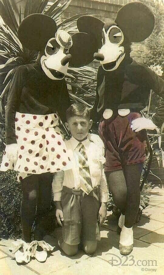 Фотосессия с Микки и Минни Маусами, 1939 год. 