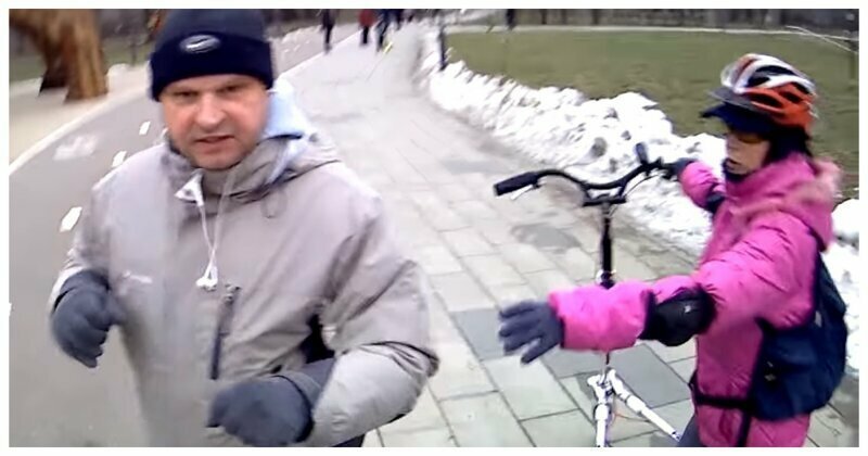 Конфликт самокатчиков и мужчины с коляской в московском парке