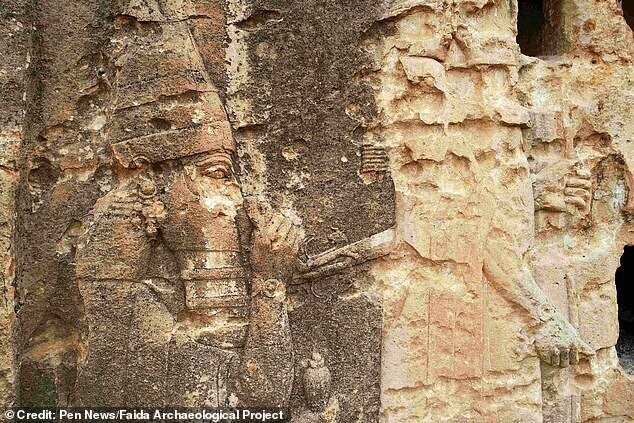 Барельефы когда-то украшали берега канала Фаида, который был частью обширной сети, снабжающей водой ассирийскую столицу Ниневию