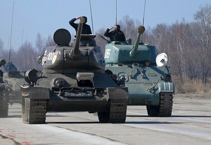 В США вновь сравнили легендарные танки «Шерман» и Т-34