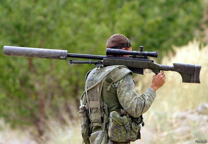 Снайпер с винтовкой McMillan TAC-50