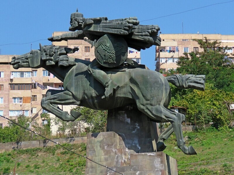 "Орущих камней государство...". Армянское зодчество